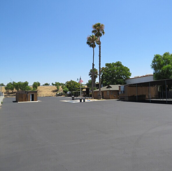 2259 Hamner Ave, Norco, CA à louer - Photo du bâtiment - Image 2 de 6