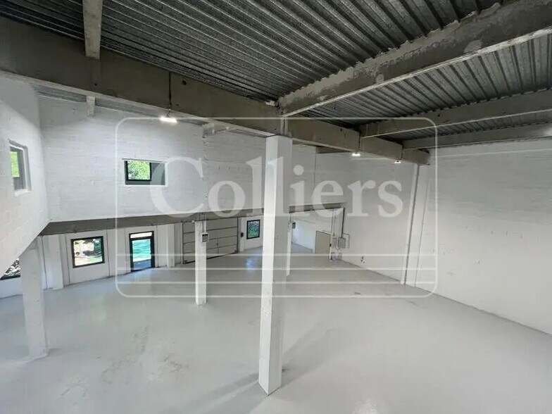 Office in Vitrolles for lease - Interior Photo - Image 3 of 9