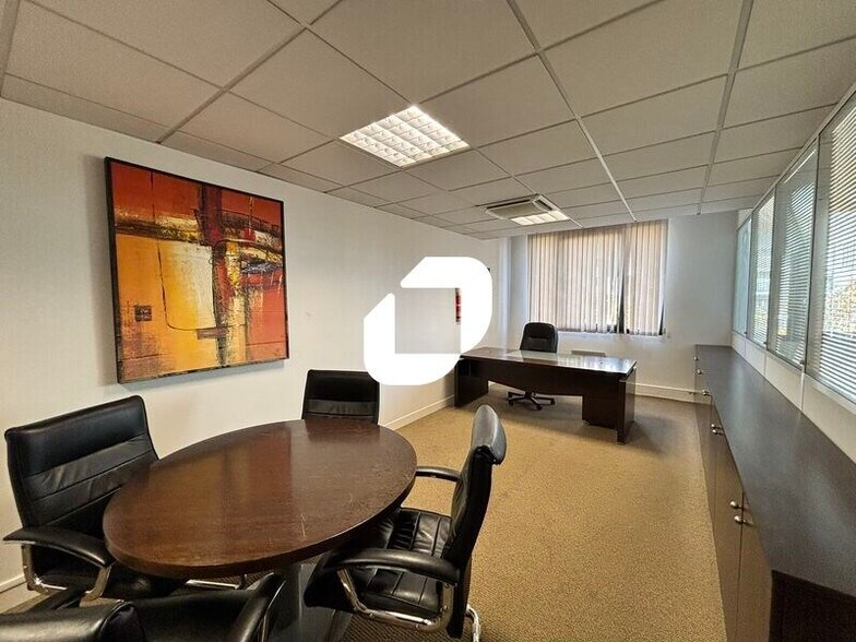 Bureau dans Évry-Courcouronnes à vendre - Photo intérieure - Image 1 de 9