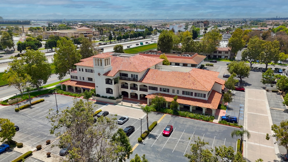 711 E Daily Dr, Camarillo, CA for lease - Building Photo - Image 2 of 8