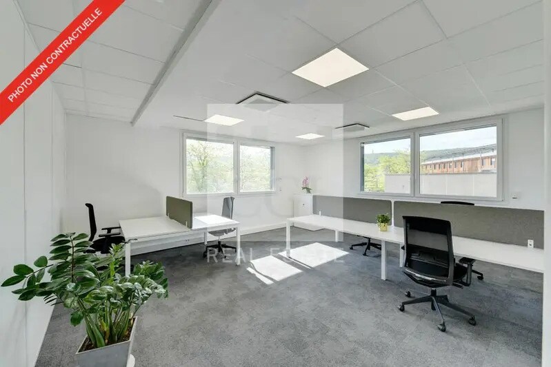 Office in Échirolles for sale - Building Photo - Image 2 of 7