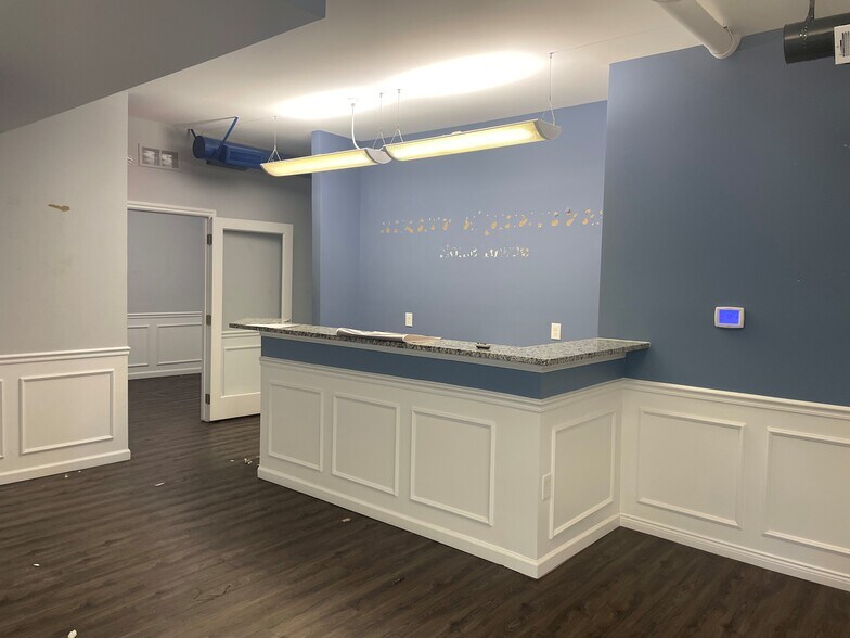 58047 Van Dyke Rd, Washington, MI à louer - Photo du bâtiment - Image 2 de 5