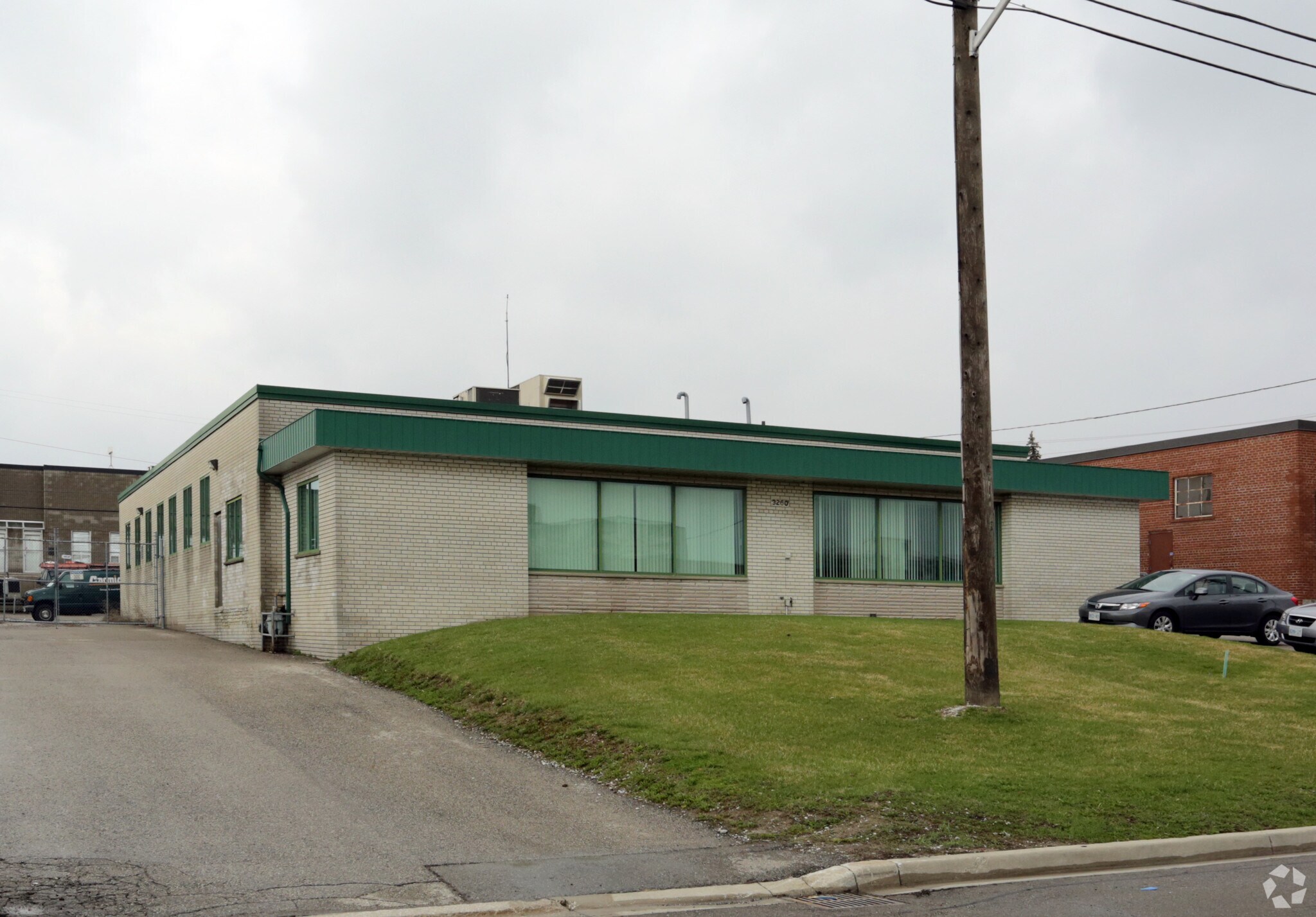 3260 Lenworth Dr, Mississauga, ON for sale Primary Photo- Image 1 of 1