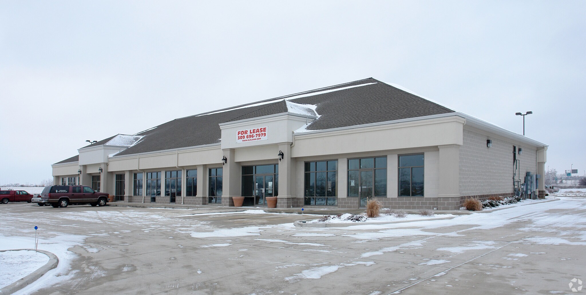 1300 W Commerce Dr, Peoria, IL for lease Primary Photo- Image 1 of 23
