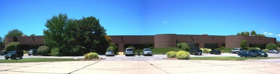 4061-4073 Wedgeway Ct, Earth City, MO à louer - Photo du bâtiment - Image 3 de 6