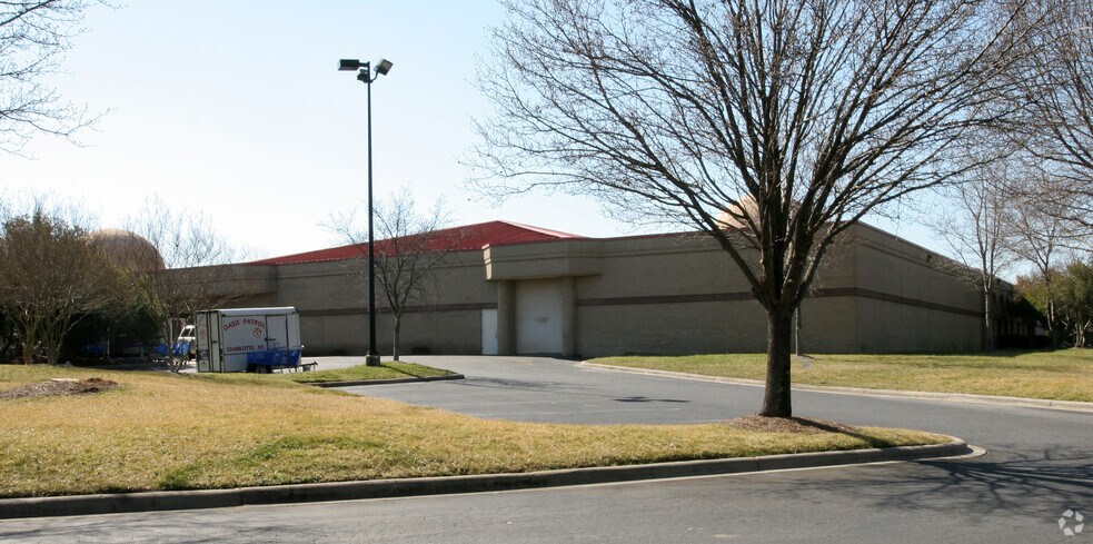 604 Doug Mayes Pl, Charlotte, NC à louer - Photo du bâtiment - Image 2 de 6