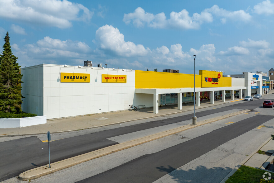 10909 Yonge St, Richmond Hill, ON for lease - Building Photo - Image 2 of 6