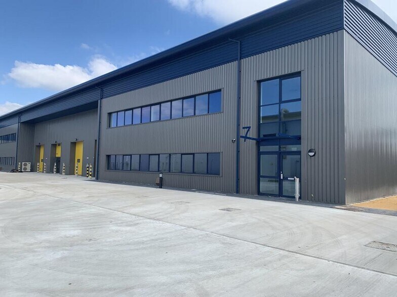 1-7 Fishers Grv, Portsmouth à louer - Photo du bâtiment - Image 2 de 9