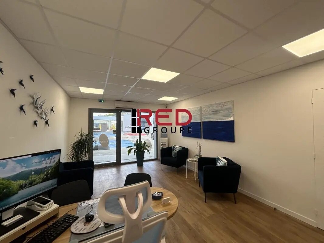 Retail in Le Tholonet for lease Interior Photo- Image 1 of 7