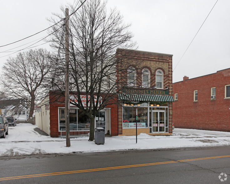 242 W Commercial St, East Rochester, NY à vendre - Photo principale - Image 1 de 1