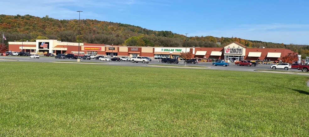 2422 Madison Marketplace, Hamilton, NY for lease - Building Photo - Image 2 of 4