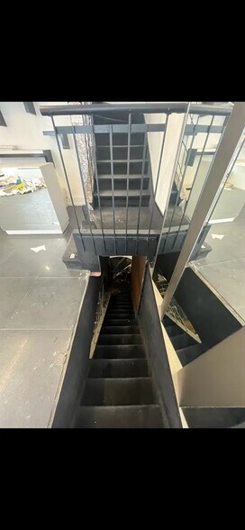 Retail in Paris for sale - Building Photo - Image 3 of 5