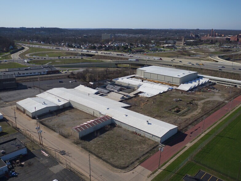 96 E Crosier St, Akron, OH à vendre - Photo du bâtiment - Image 2 de 10