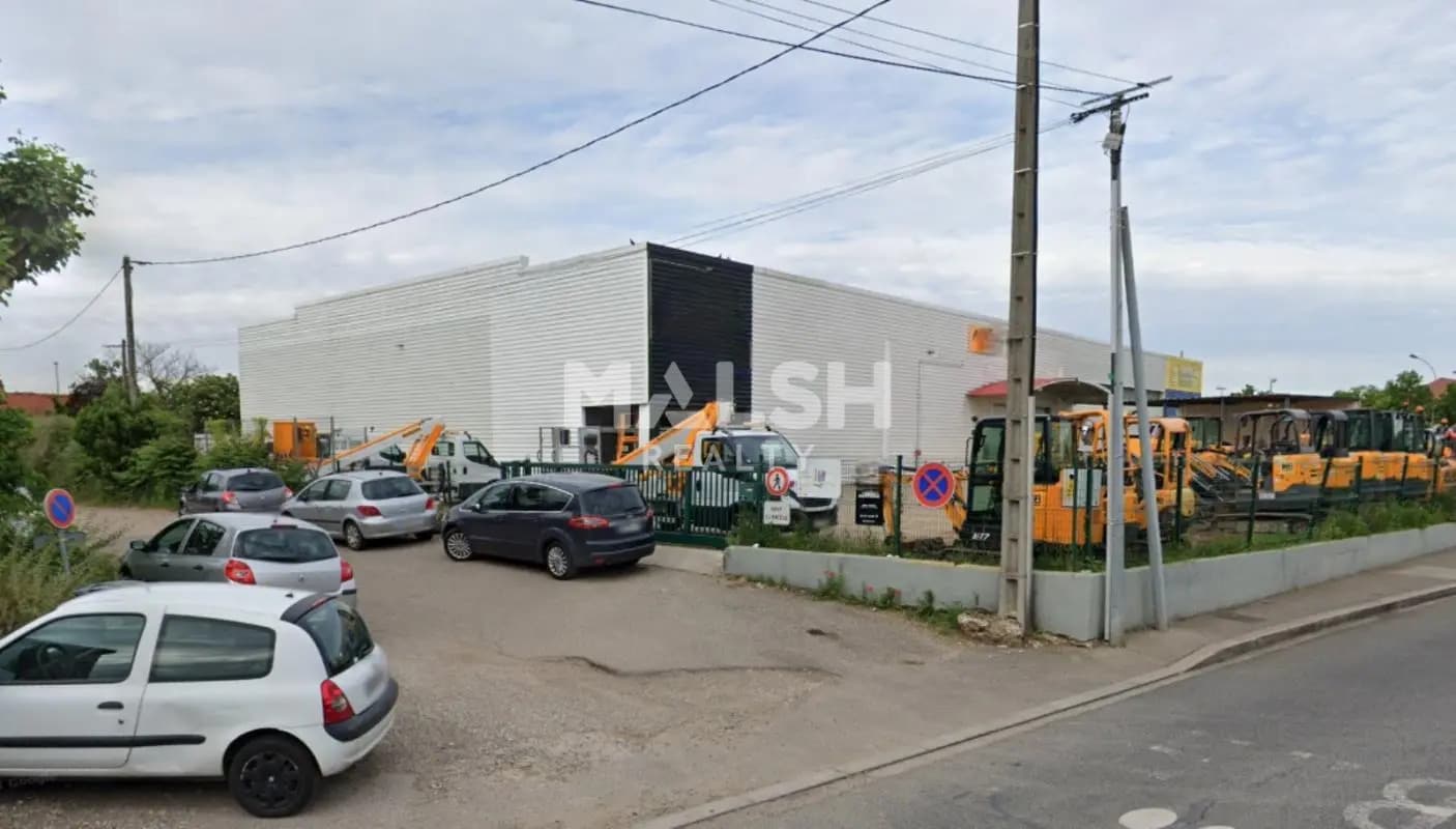 Flex in Vaulx-en-Velin for lease Building Photo- Image 1 of 4