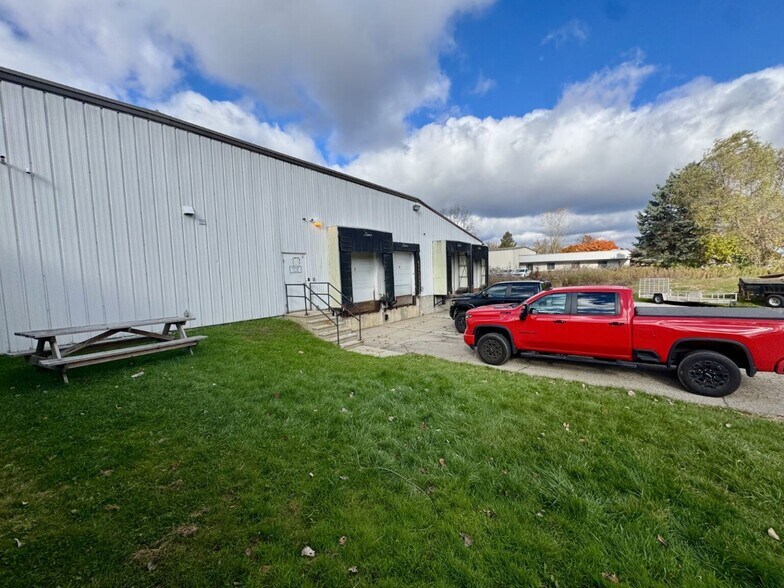 2871 Jolly Rd, Okemos, MI à vendre - Photo du bâtiment - Image 3 de 20