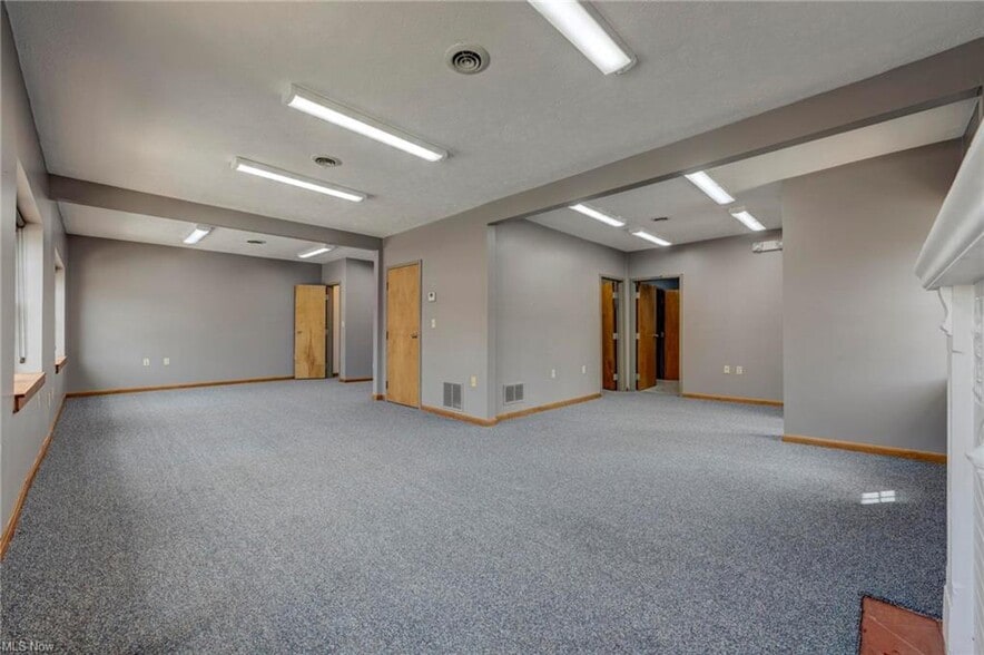 70 Front St, Berea, OH à vendre - Photo intérieure - Image 2 de 6