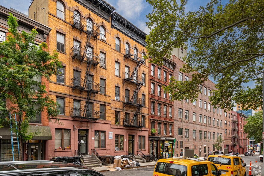 440 W 45th St, New York, NY for sale - Building Photo - Image 2 of 5