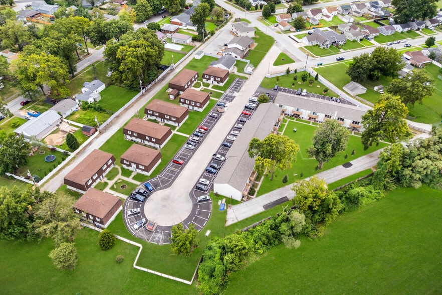 Wilson Park Gardens Apartments portfolio of 4 properties for sale on LoopNet.ca - Building Photo - Image 1 of 27