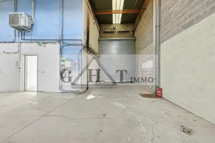 Industrial in Émerainville for lease - Interior Photo - Image 2 of 5