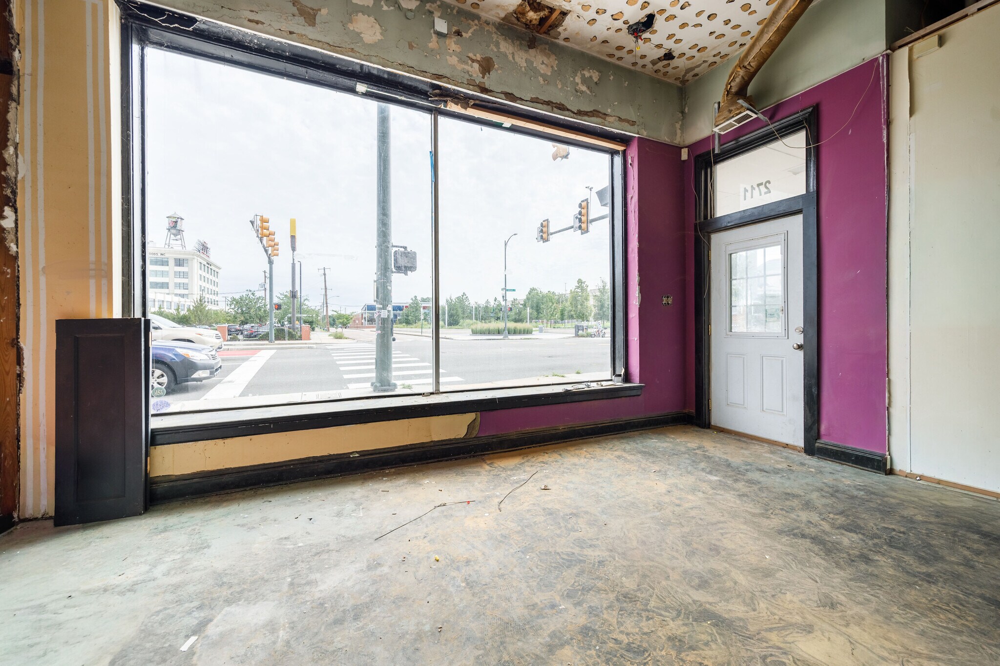 2711 W Broad St, Richmond, VA for lease Interior Photo- Image 1 of 7