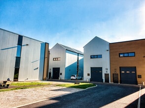 35 Rue Jean Lolive, Bagnolet for lease Building Photo- Image 1 of 5