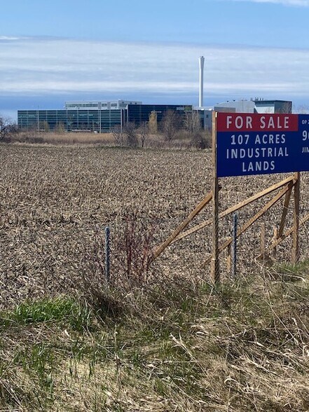 250 Crago Rd, Courtice, ON à vendre - Photo du bâtiment - Image 3 de 10