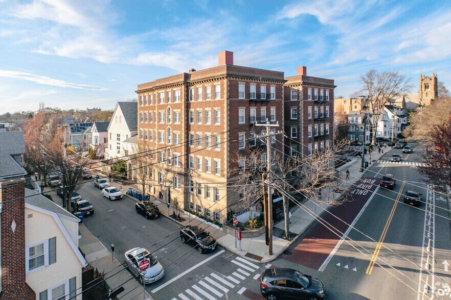 36 College Ave, Somerville, MA à vendre - Photo principale - Image 1 de 5