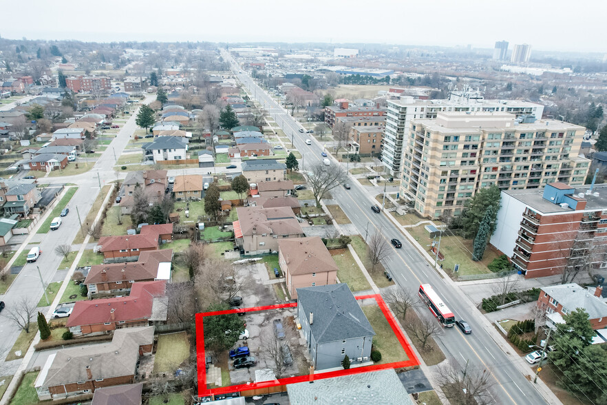 555 Birchmount Rd, Toronto, ON à vendre - Photo du b timent - Image 2 de 43