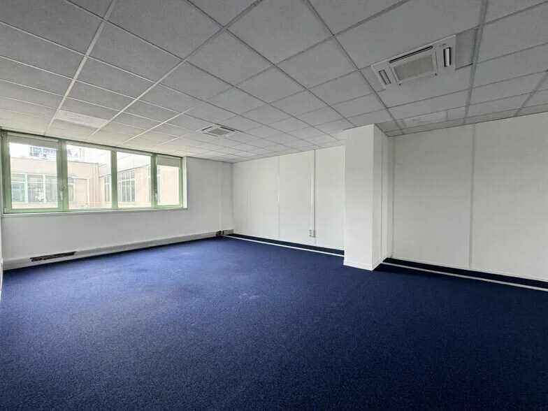 Office in Pantin for lease - Primary Photo - Image 1 of 11