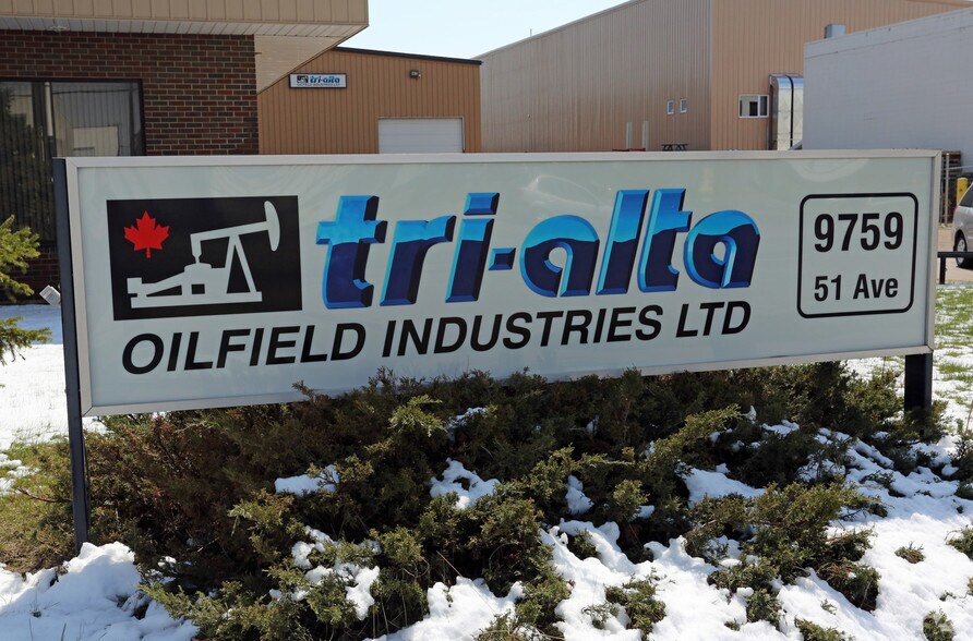 9759 51st Ave NW, Edmonton, AB à louer - Photo du bâtiment - Image 2 de 9