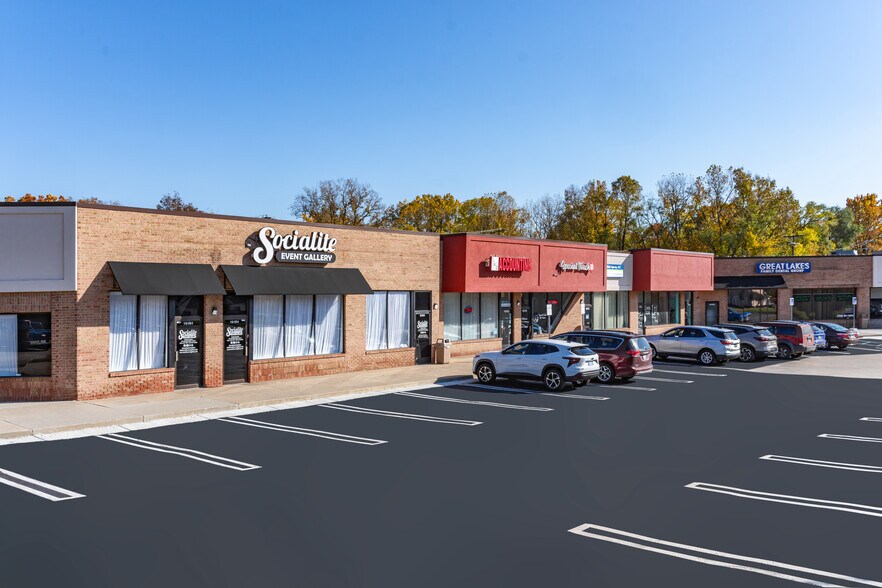 16112-16184 Middlebelt Rd, Livonia, MI à louer - Photo du bâtiment - Image 3 de 5