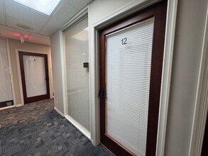 2810 E Oakland Park Blvd, Fort Lauderdale, FL for lease Interior Photo- Image 2 of 12