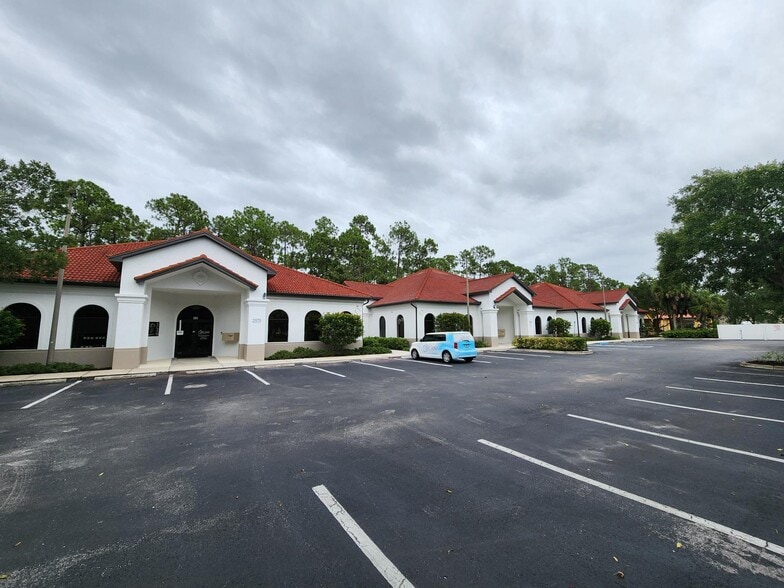 2575 Northbrooke Plaza Dr, Naples, FL à louer - Photo du bâtiment - Image 1 de 3
