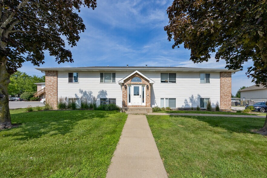 115 Sugar Creek Ln, North Liberty, IA à vendre - Photo du bâtiment - Image 1 de 6