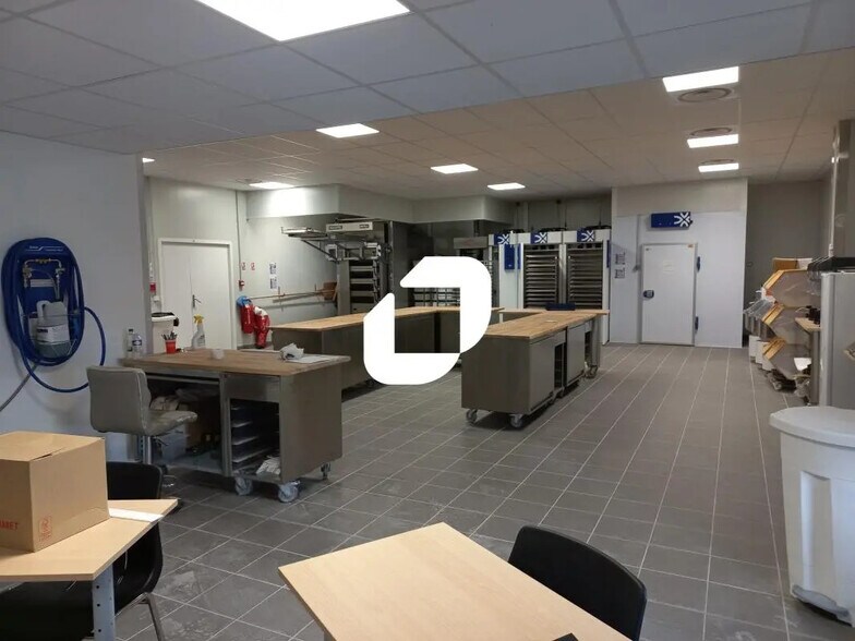 Flex in Wasquehal for lease - Building Photo - Image 2 of 9