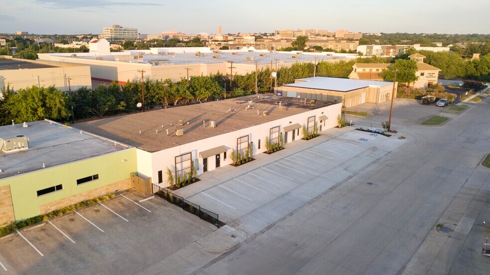 2529 Weisenberger St, Fort Worth, TX à louer - Photo du bâtiment - Image 2 de 15