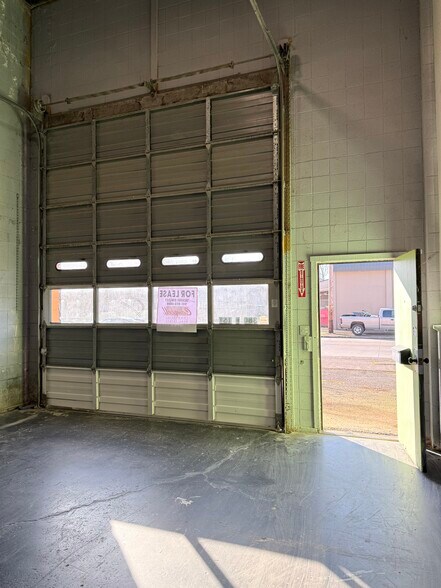 380 W 1st Ave, Eugene, OR à louer - Photo du bâtiment - Image 3 de 10