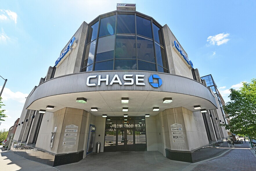 100 S College Ave, Bloomington, IN à louer - Photo du bâtiment - Image 2 de 10