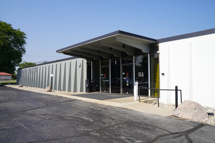 3030 Lake Ave, Fort Wayne, IN for lease - Building Photo - Image 1 of 7
