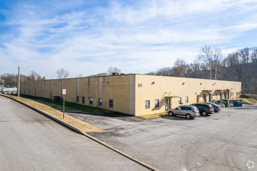 24-26 Portland Rd, West Conshohocken, PA for lease - Building Photo - Image 2 of 6