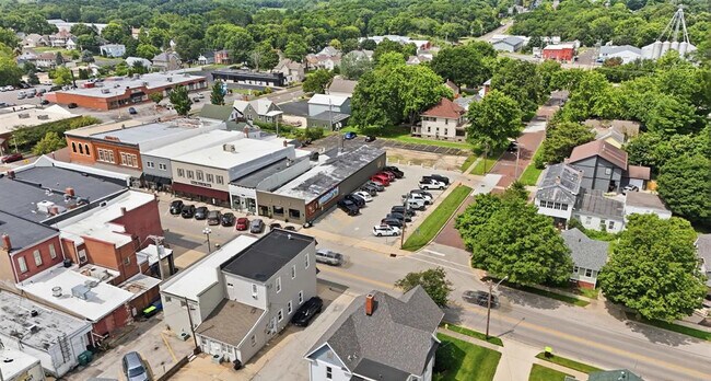 Plus de détails pour 122 N Main St, Washington, IL - Commerce de détail à louer