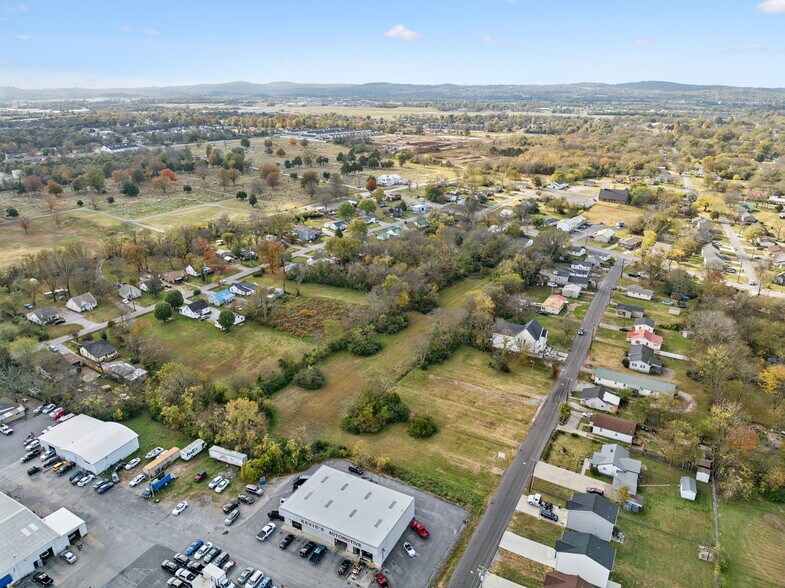 202-216 Jennings Ave, Lebanon, TN for sale - Building Photo - Image 1 of 17