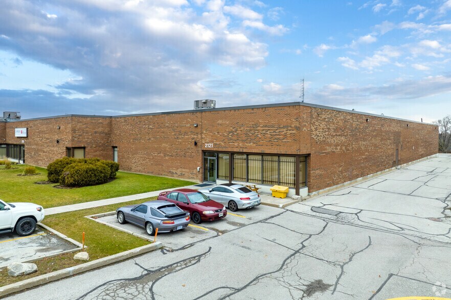 2121-2151 Mccowan Rd, Toronto, ON à louer - Photo du bâtiment - Image 2 de 4