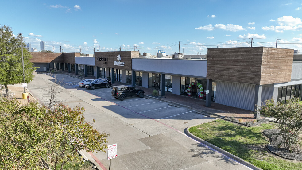 2629 N Stemmons Fwy, Dallas, TX for lease - Building Photo - Image 2 of 9