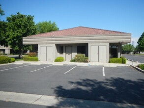 4041 N Fresno St, Fresno, CA à louer Photo du bâtiment- Image 2 de 8
