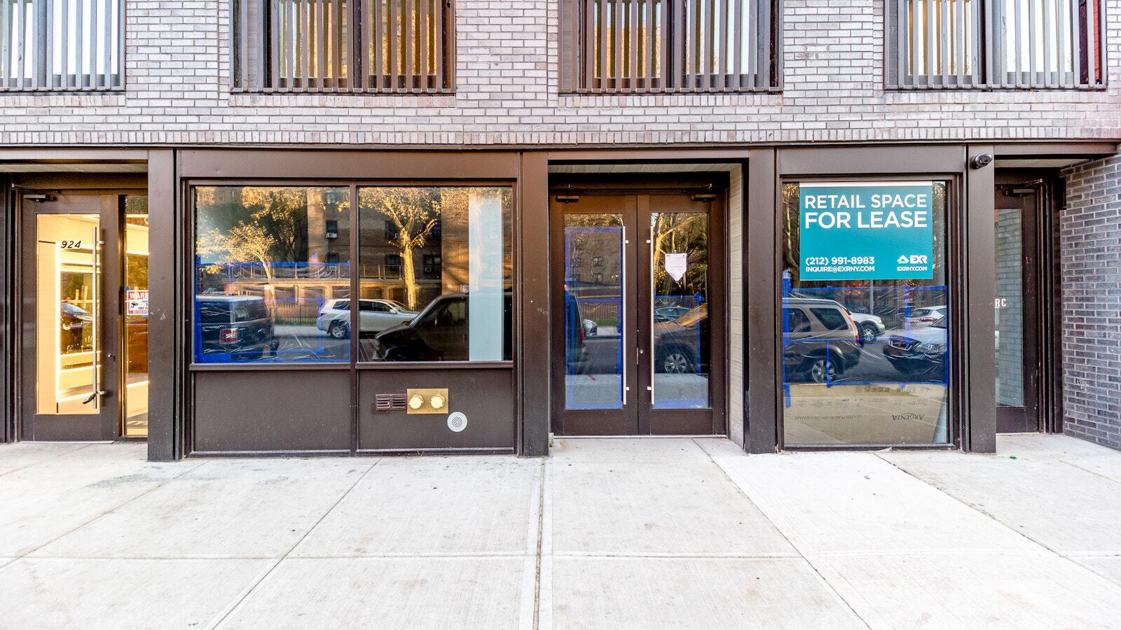 924 Myrtle Ave, Brooklyn, NY for lease Building Photo- Image 1 of 10