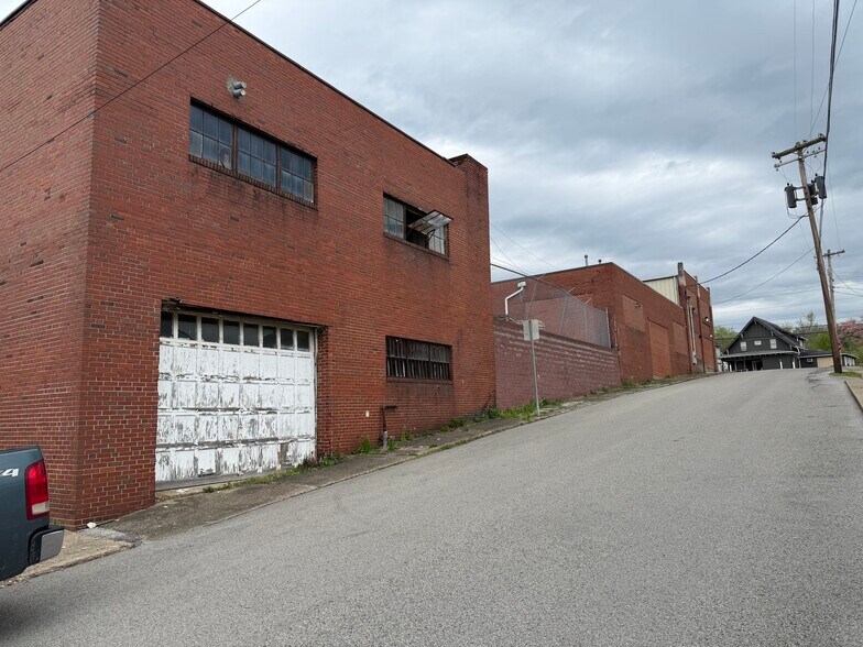 1200 Morgantown Ave, Fairmont, WV à louer - Photo du bâtiment - Image 3 de 27