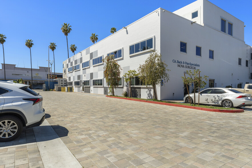 6640 Van Nuys Blvd, Van Nuys, CA à vendre - Photo du bâtiment - Image 1 de 1