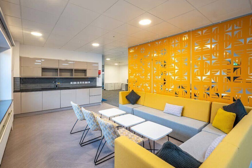 36 South Gyle Cres, Edinburgh à louer - Photo du bâtiment - Image 2 de 6