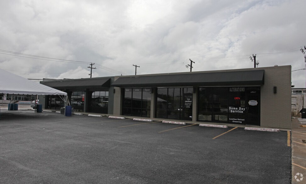 2801-2807 Crockett St, Fort Worth, TX for lease - Building Photo - Image 2 of 6